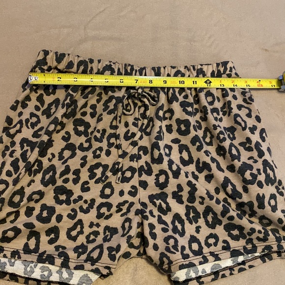 🍂Adorable Cheetah print lounge shorts! - Picture 7 of 10